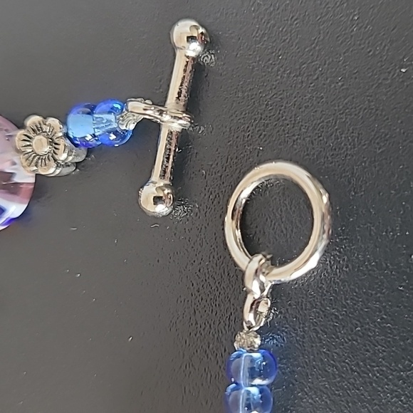 Vintage bracelet features flower lamp work glass beads, pewter daisies & more! - Picture 4 of 4